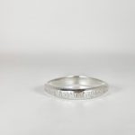 Anillo de Plata Fino Martillado. Vista lateral